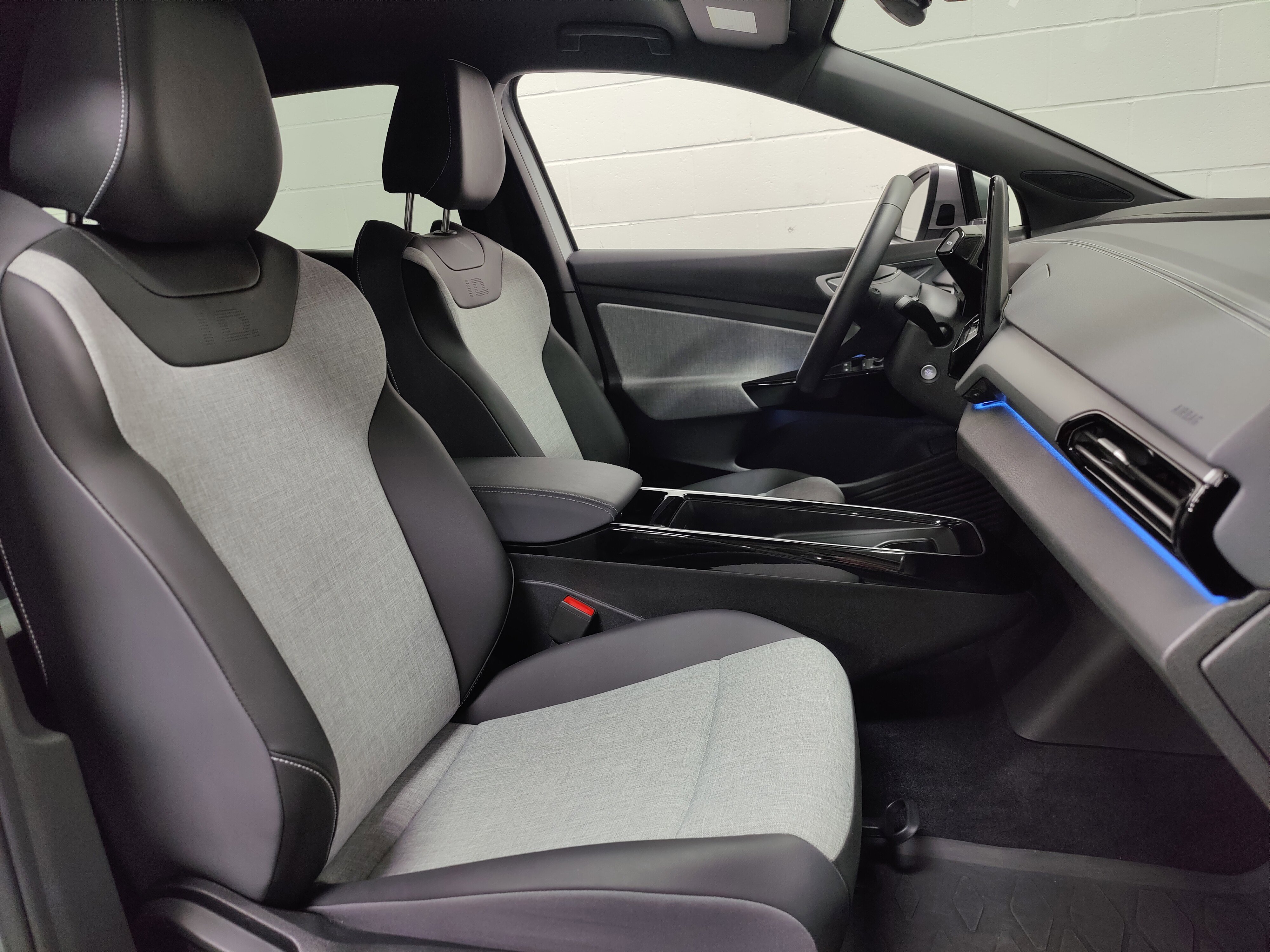 Used 2024 Volkswagen ID.4 2WD image 4