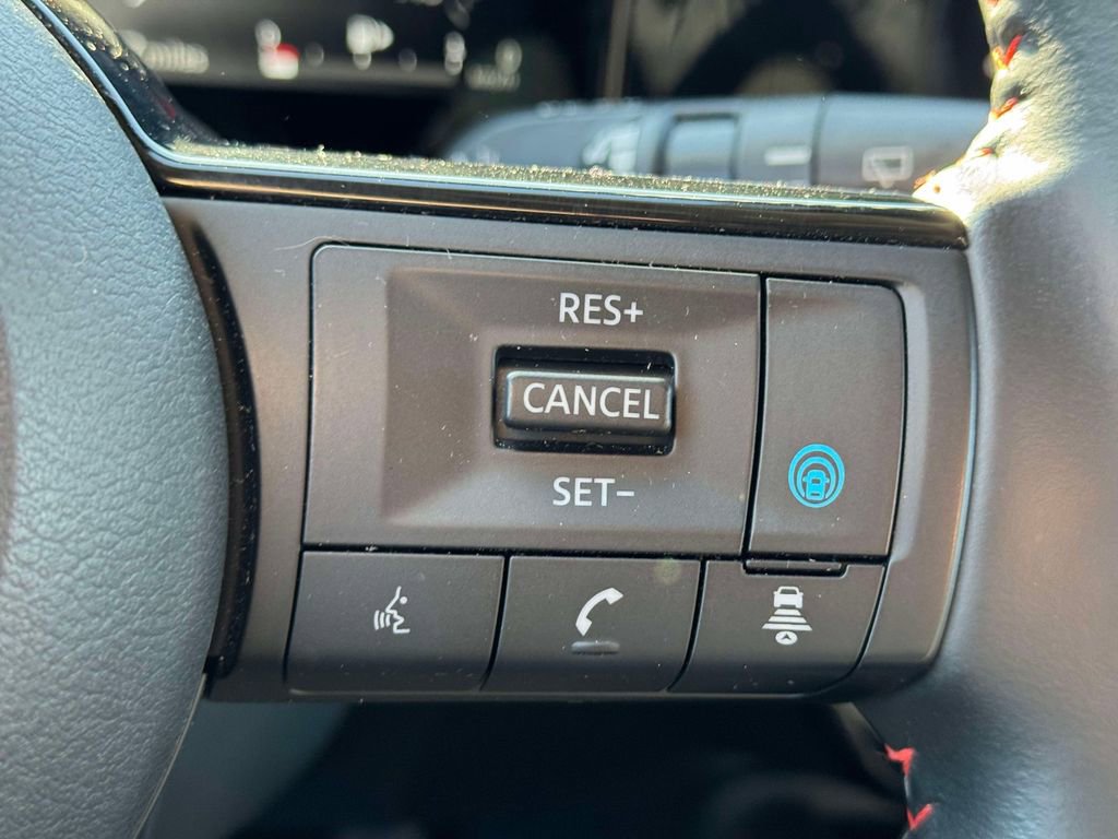 Used 2025 Nissan Kicks SR AWD/4WD image 21