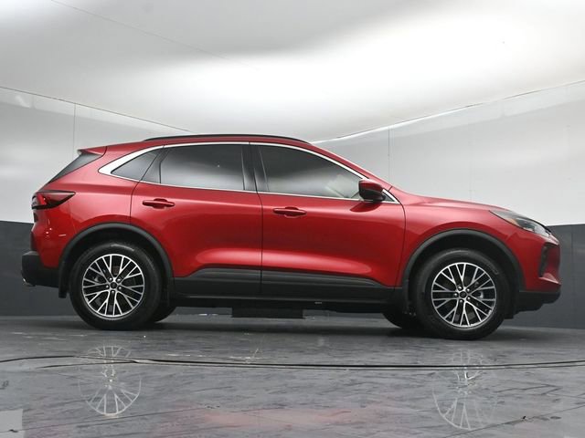 Used 2025 Ford Escape SE image 45