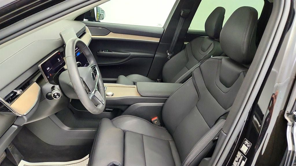 Used 2025 Volvo EX90 Plus AWD/4WD image 18