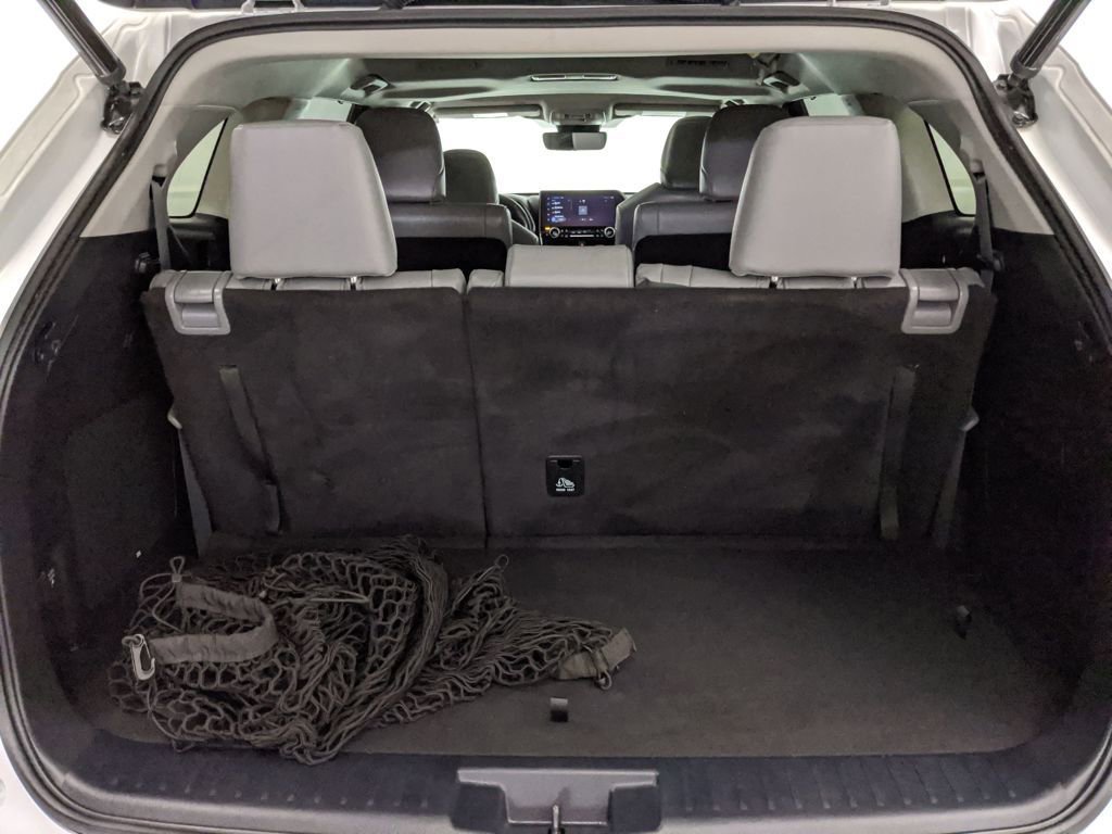 Used 2023 Toyota Highlander Limited image 25