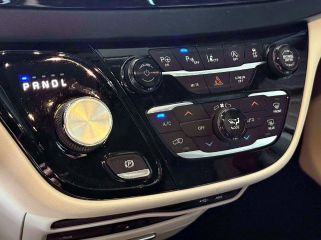 Certified 2019 Chrysler Pacifica Touring-L Plus FWD image 30