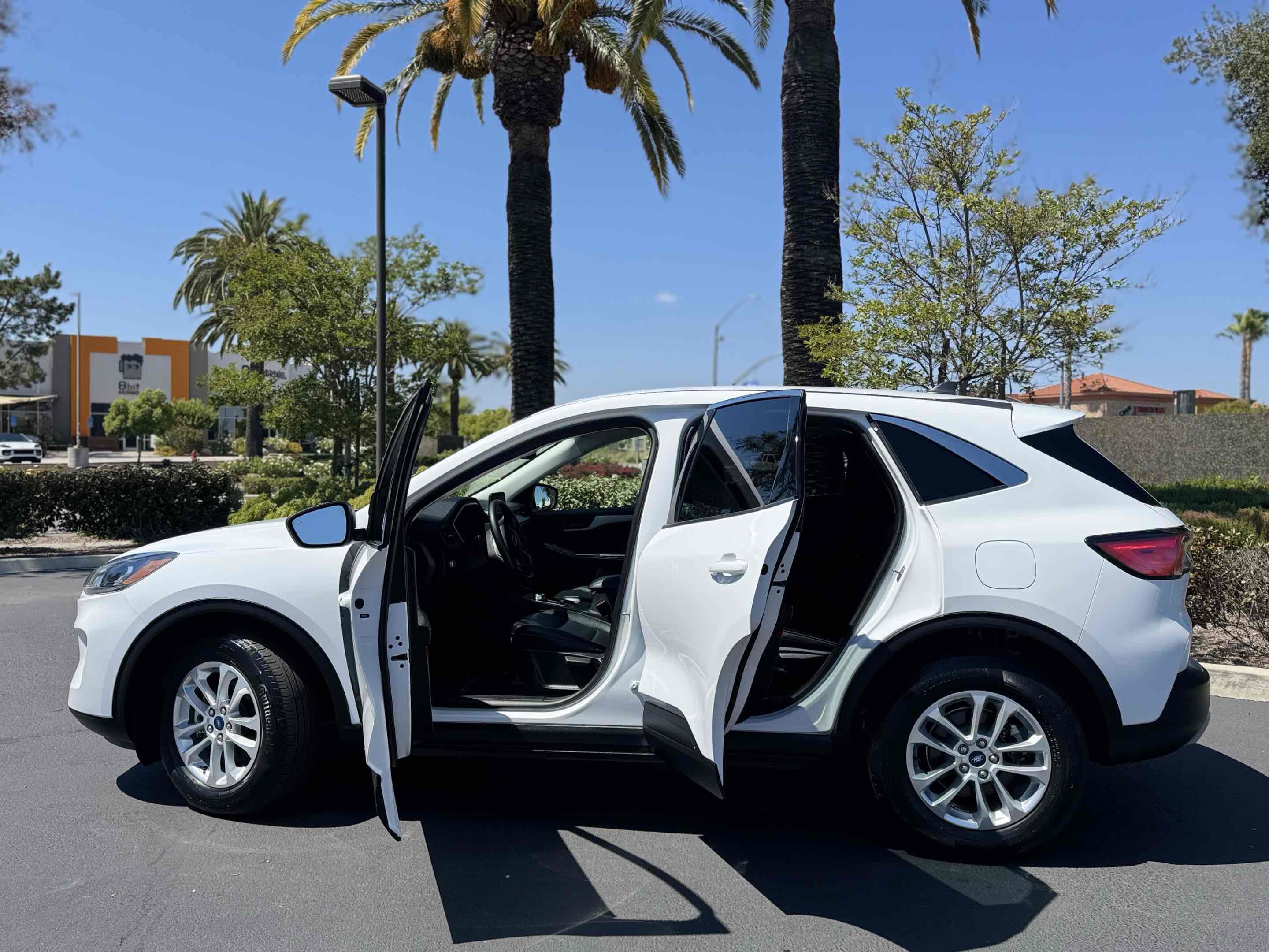 Used 2022 Ford Escape SE AWD/4WD image 3