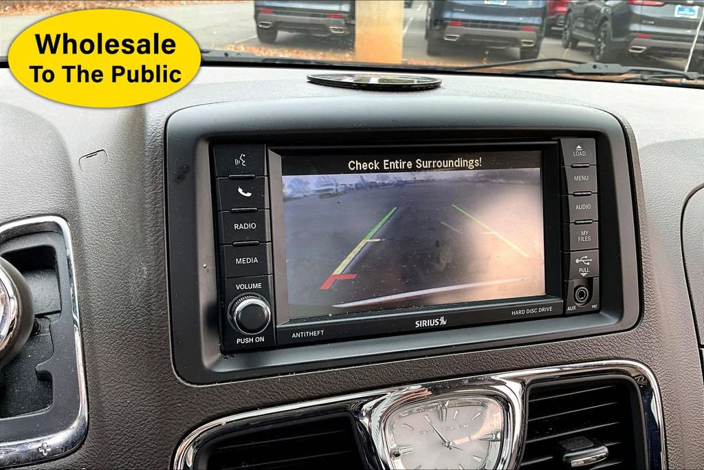 Used 2016 Chrysler Town & Country Touring image 11