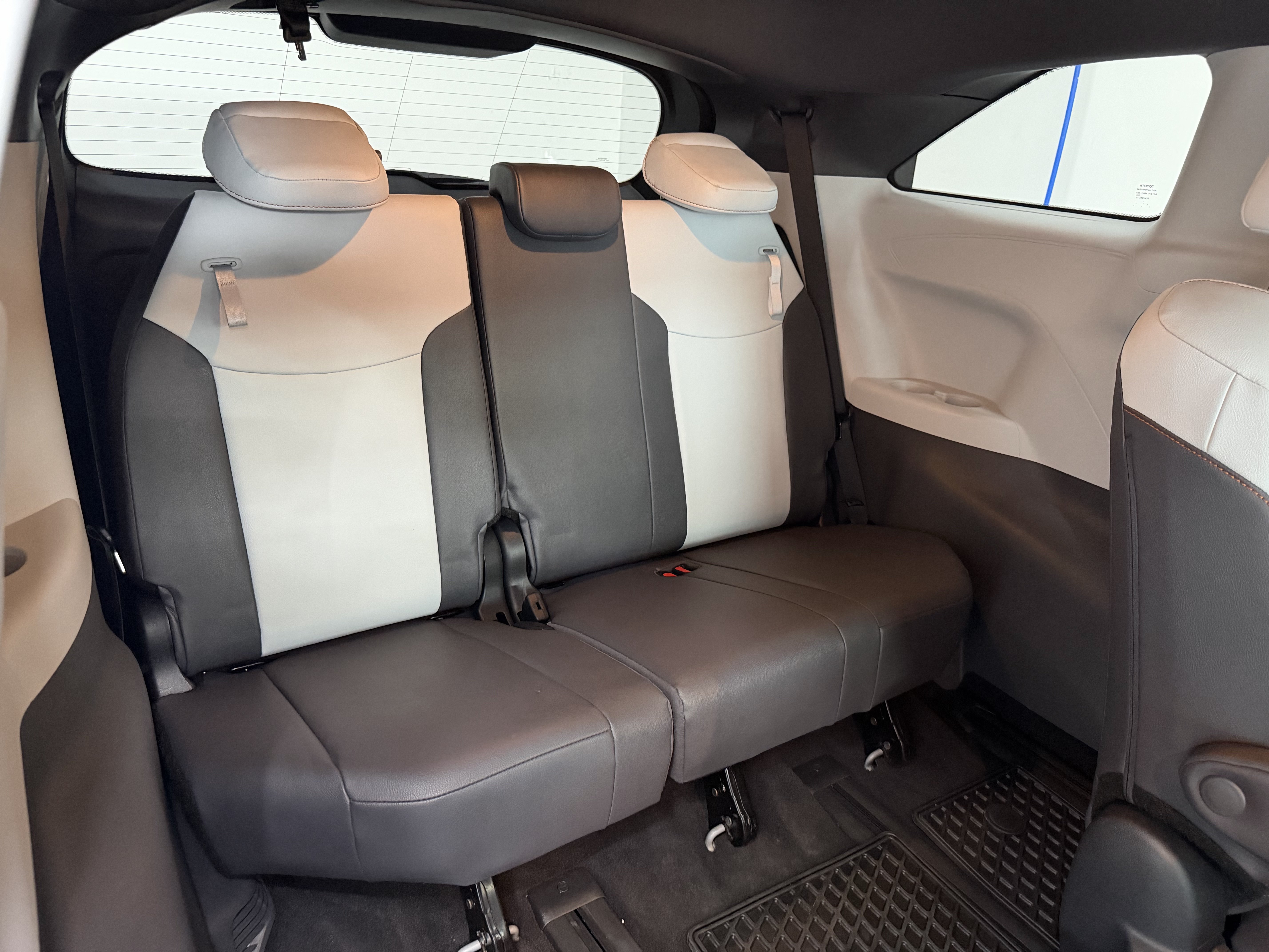Used 2023 Toyota Sienna XSE AWD/4WD image 28
