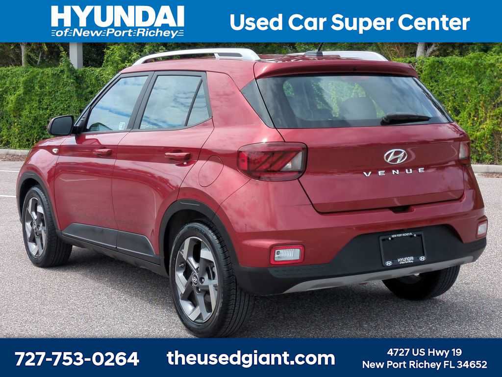 Certified 2024 Hyundai Venue Limited FWD image 3