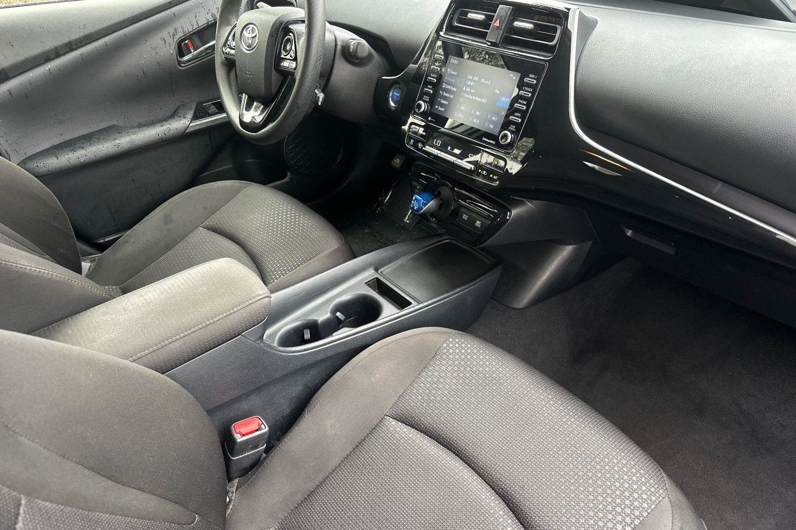 Used 2021 Toyota Prius LE image 16