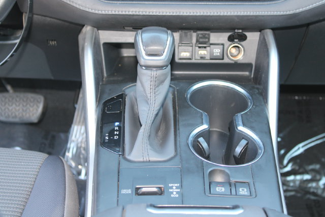 Used 2020 Toyota Highlander LE FWD image 16