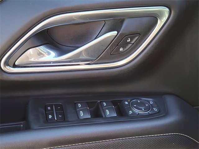 Used 2023 Chevrolet Suburban Premier image 18