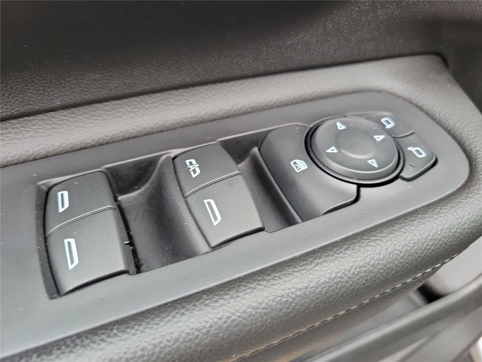 Used 2023 GMC Terrain SLE w/ Driver Convenience Package FWD image 21