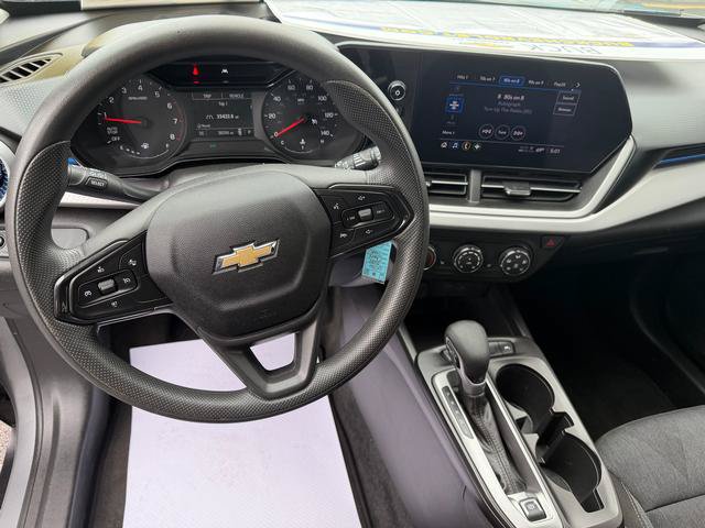 Used 2024 Chevrolet Trax LS w/ LS Convenience Package FWD image 10