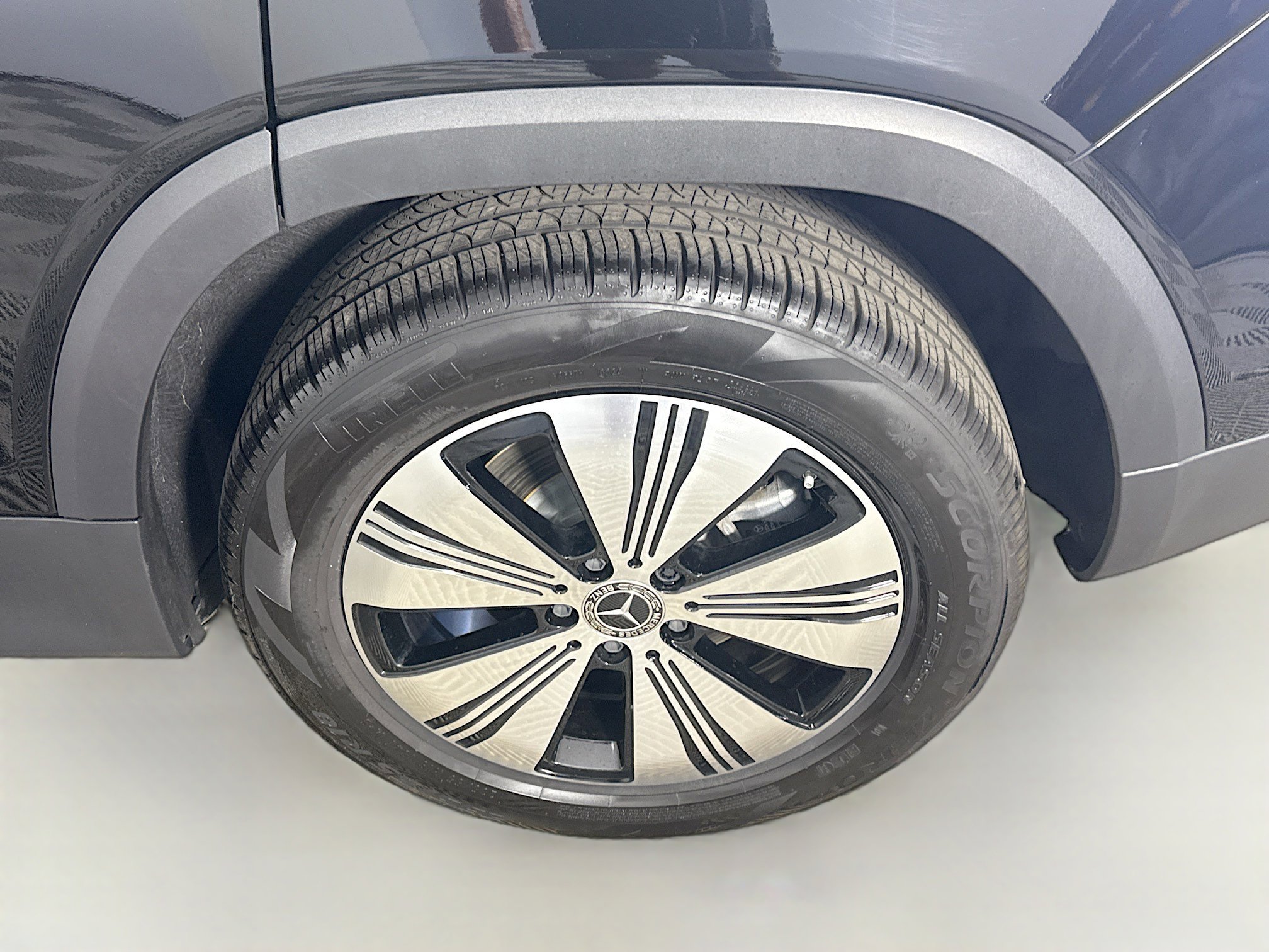 Used 2024 Mercedes-Benz EQB 300 4MATIC image 37