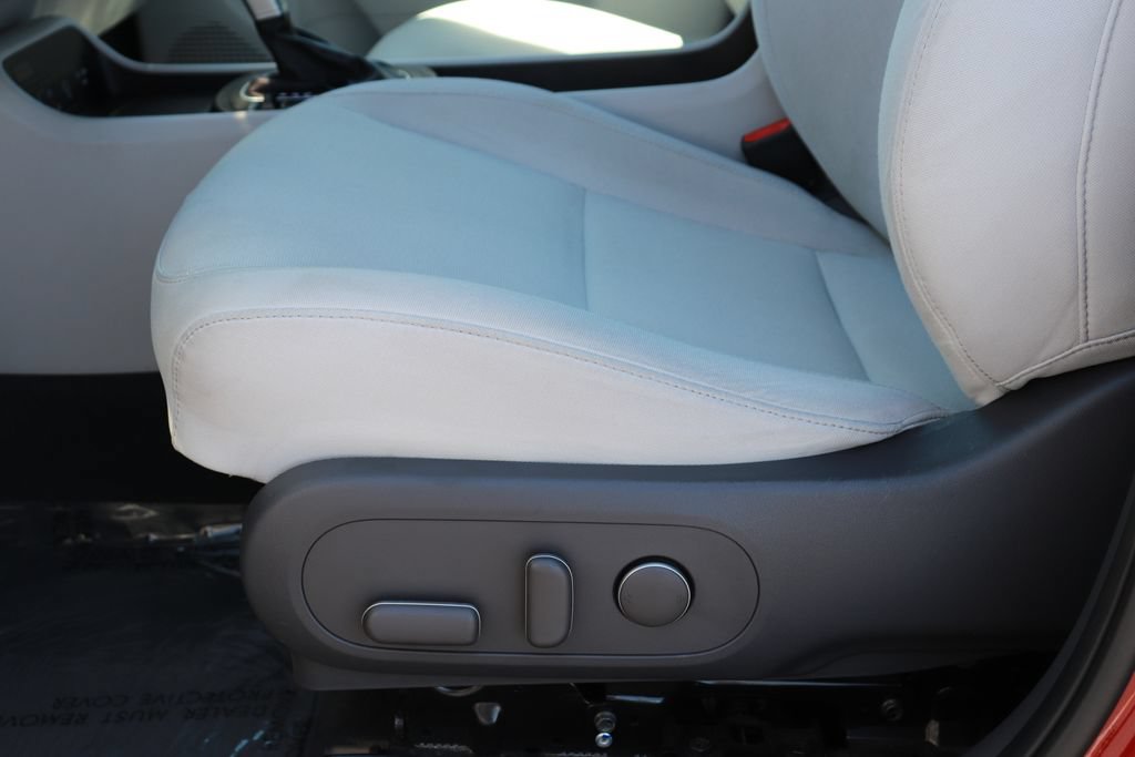 Used 2024 Hyundai Kona SEL FWD image 9