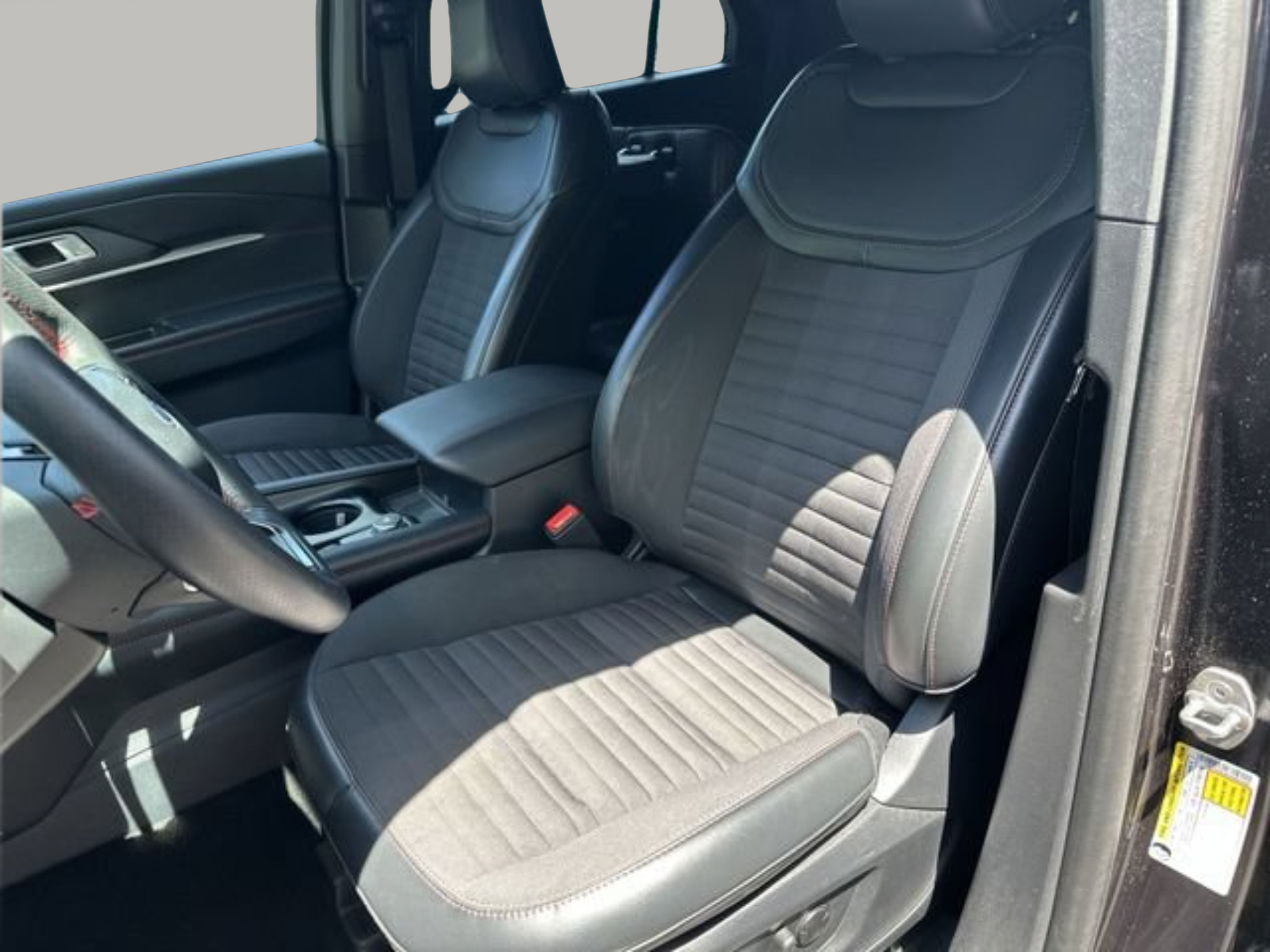 Used 2025 Ford Explorer ST-Line w/ ST-Line Street Pack AWD/4WD image 13