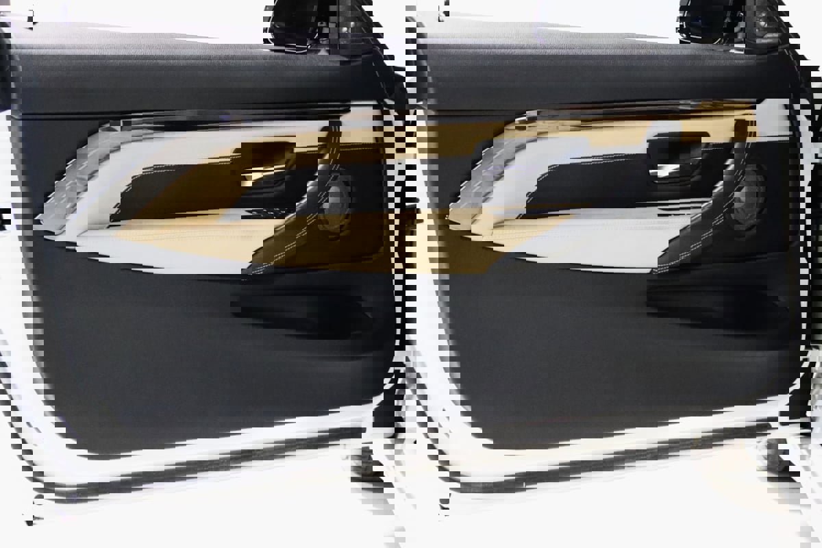 Used 2018 BMW M4 Convertible image 40