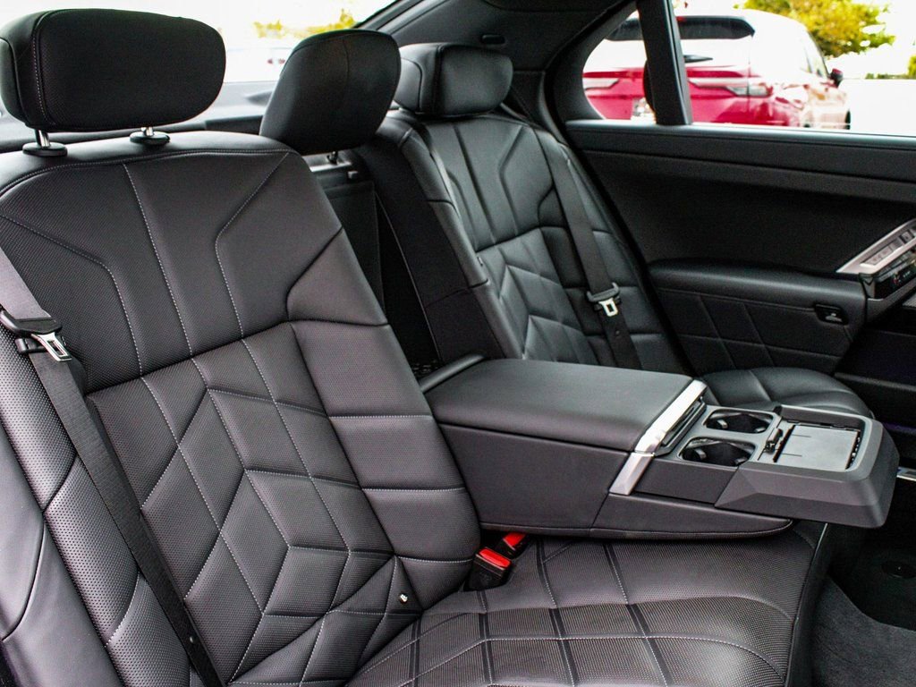 Used 2025 BMW 740i xDrive image 42