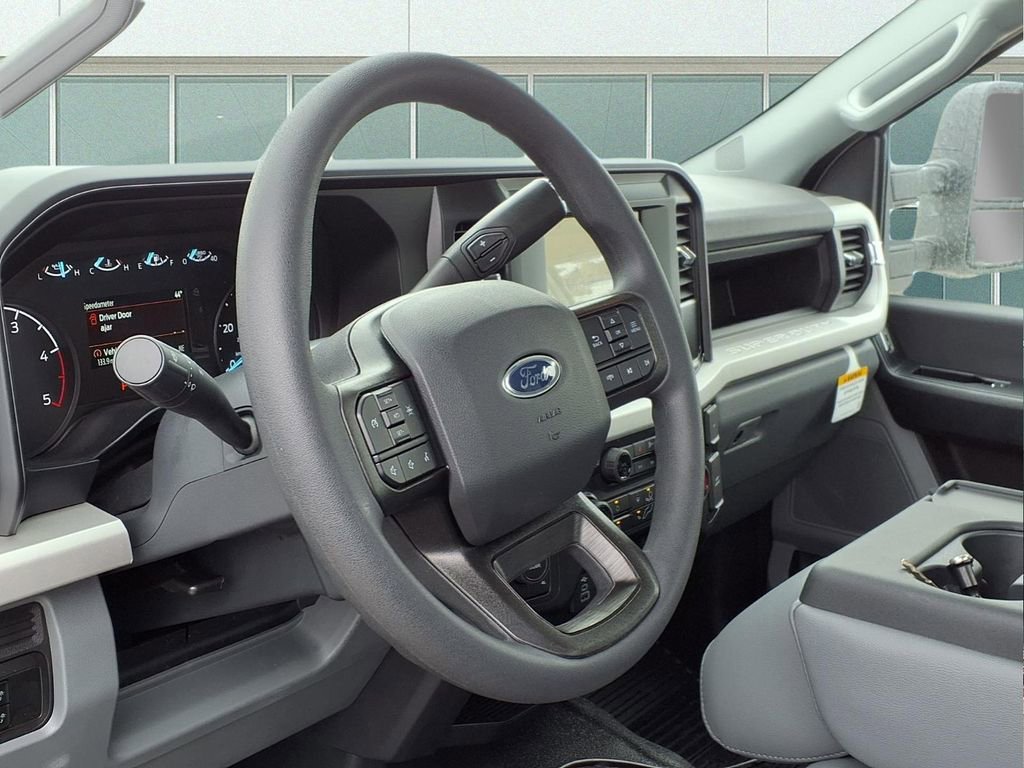New 2025 Ford F550 4x4 Regular Cab Super Duty image 6