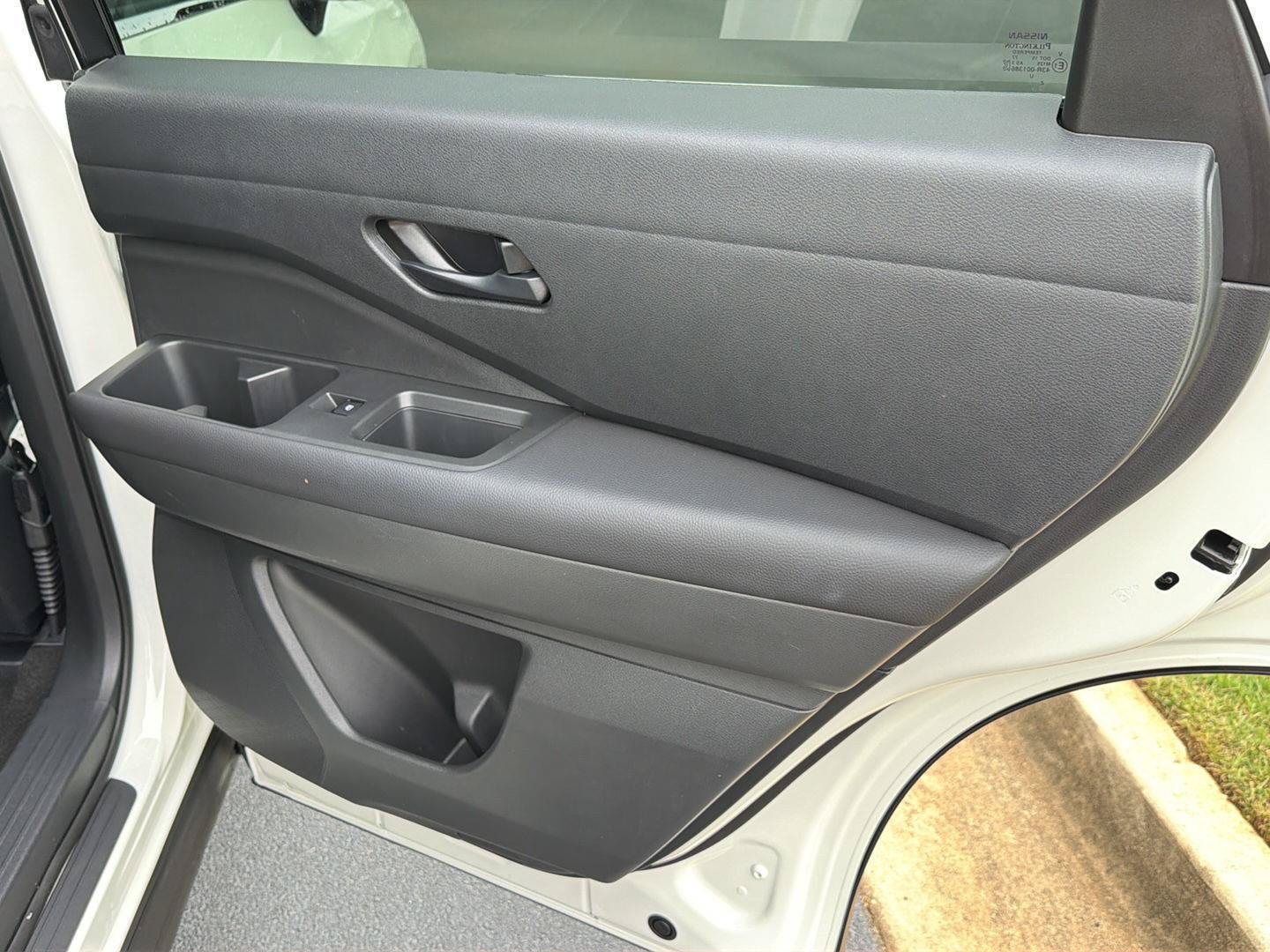 Used 2024 Nissan Pathfinder S FWD image 15
