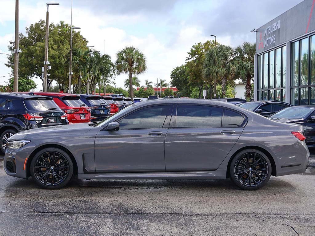 Used 2022 BMW 740i w/ M Sport Package image 18