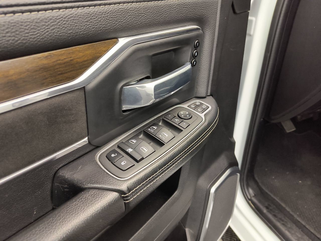 Used 2024 RAM 3500 Laramie AWD/4WD image 15
