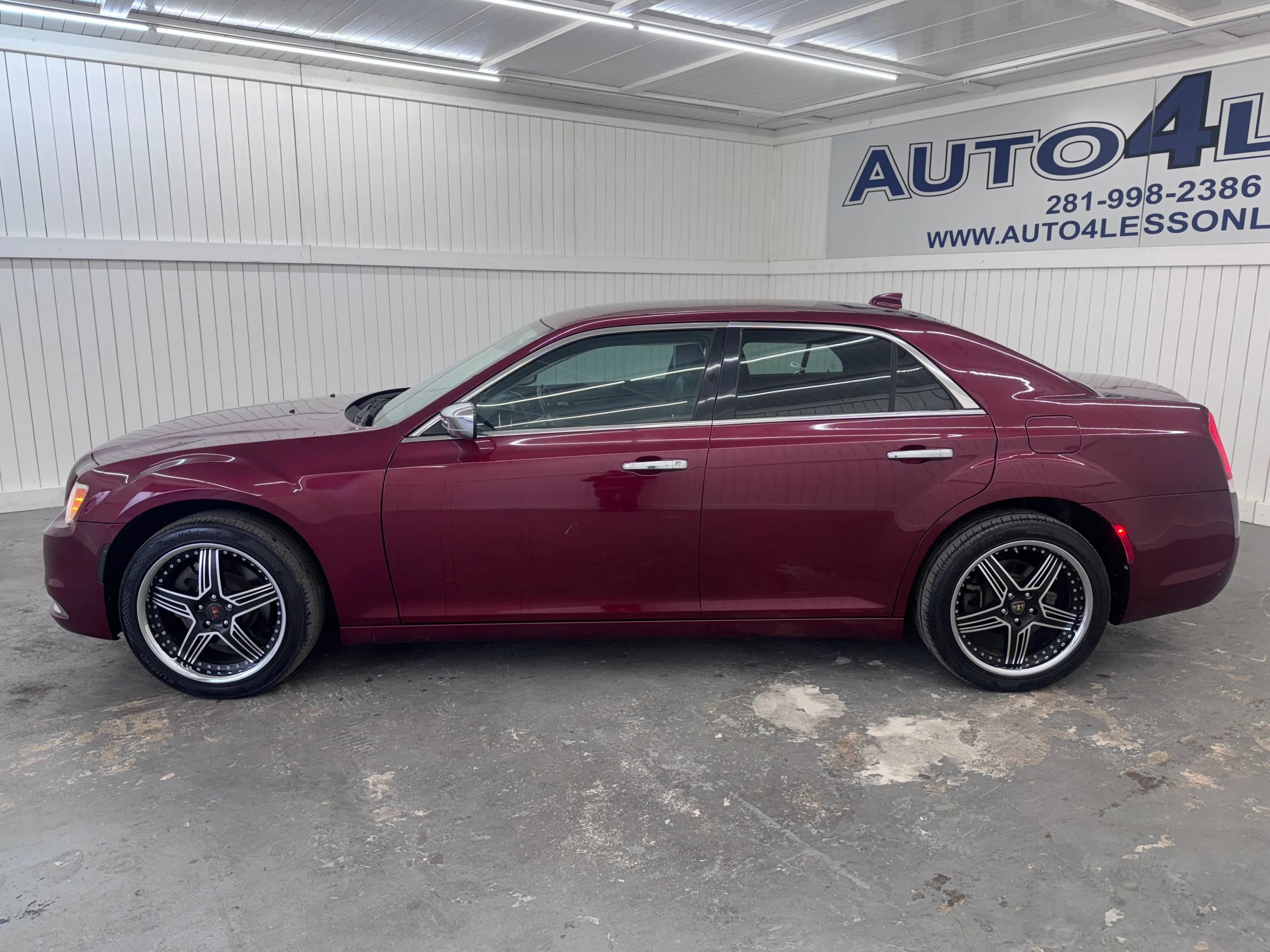 Used 2019 Chrysler 300 Limited AWD/4WD image 8