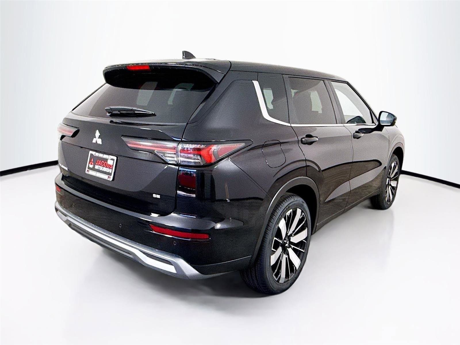 New 2026 Mitsubishi Outlander SE image 34