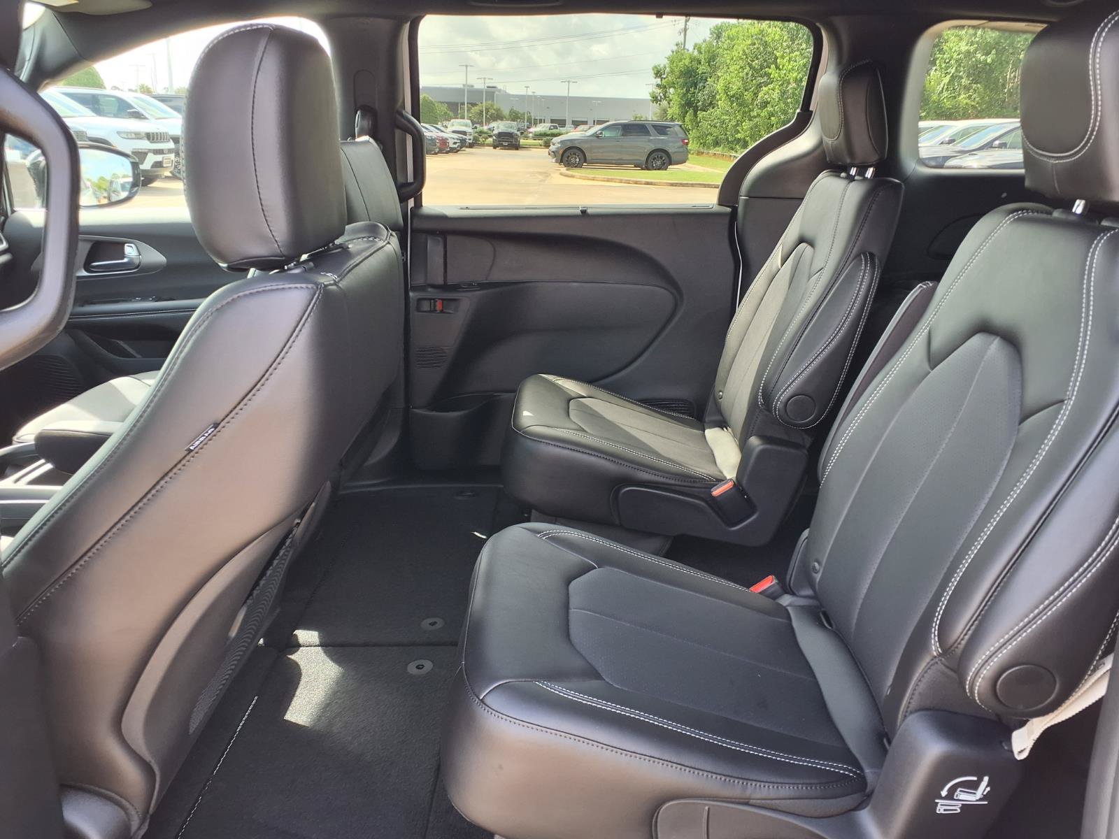 New 2027 Chrysler Pacifica LX FWD image 9