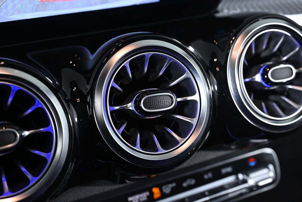 Used 2022 Mercedes-Benz GLB 35 AMG 4MATIC image 22