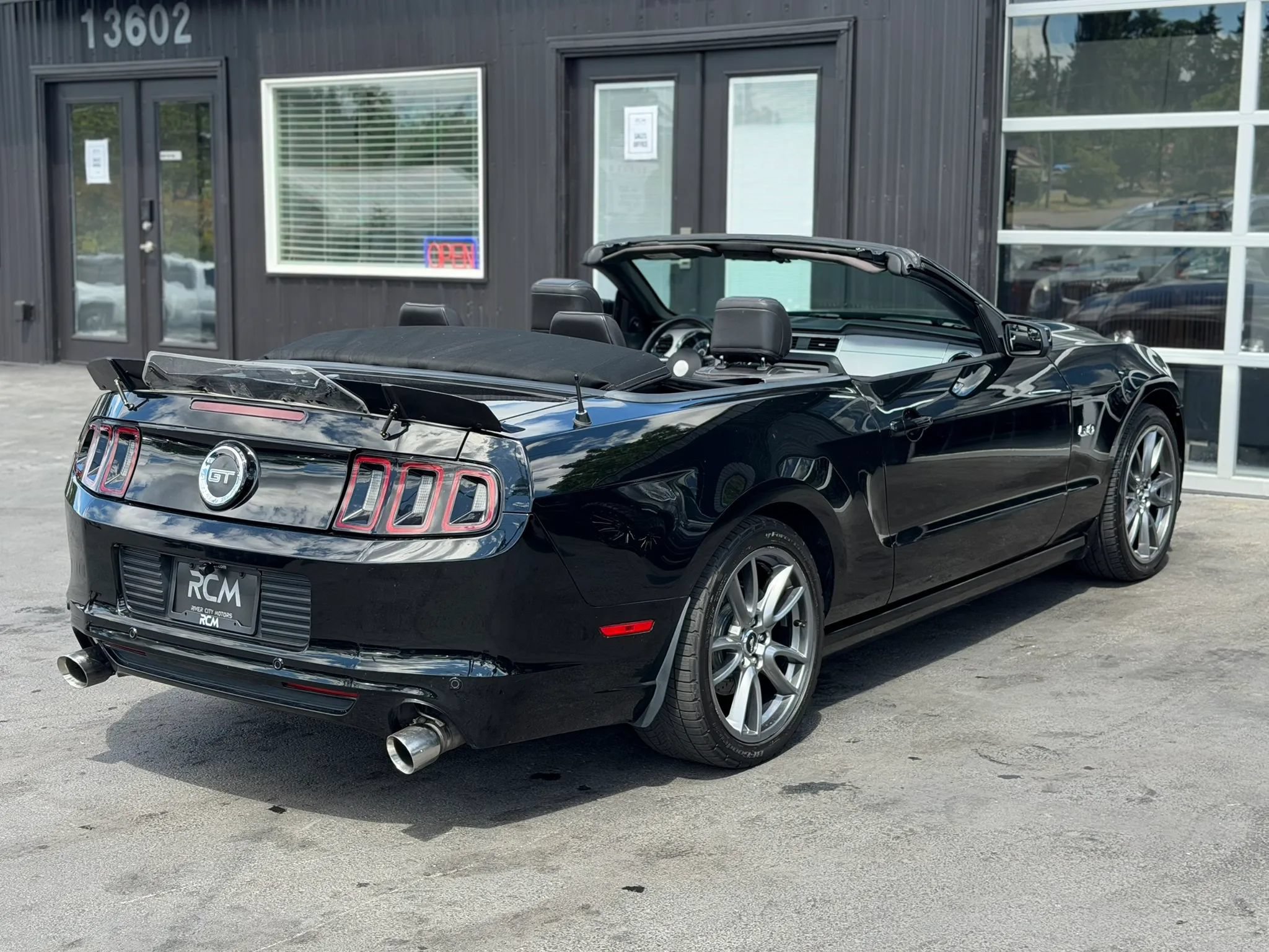 Used 2014 Ford Mustang GT w/ Electronics Package RWD image 16