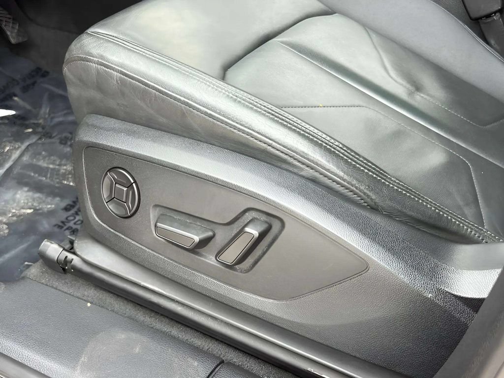 Used 2021 Audi Q3 2.0T Premium w/ Convenience Package AWD/4WD image 23