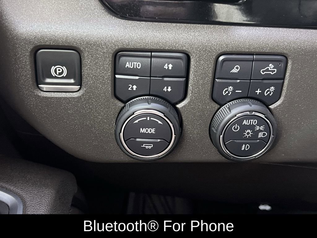 Used 2025 Chevrolet Silverado 2500 LTZ w/ LTZ Convenience Package image 25