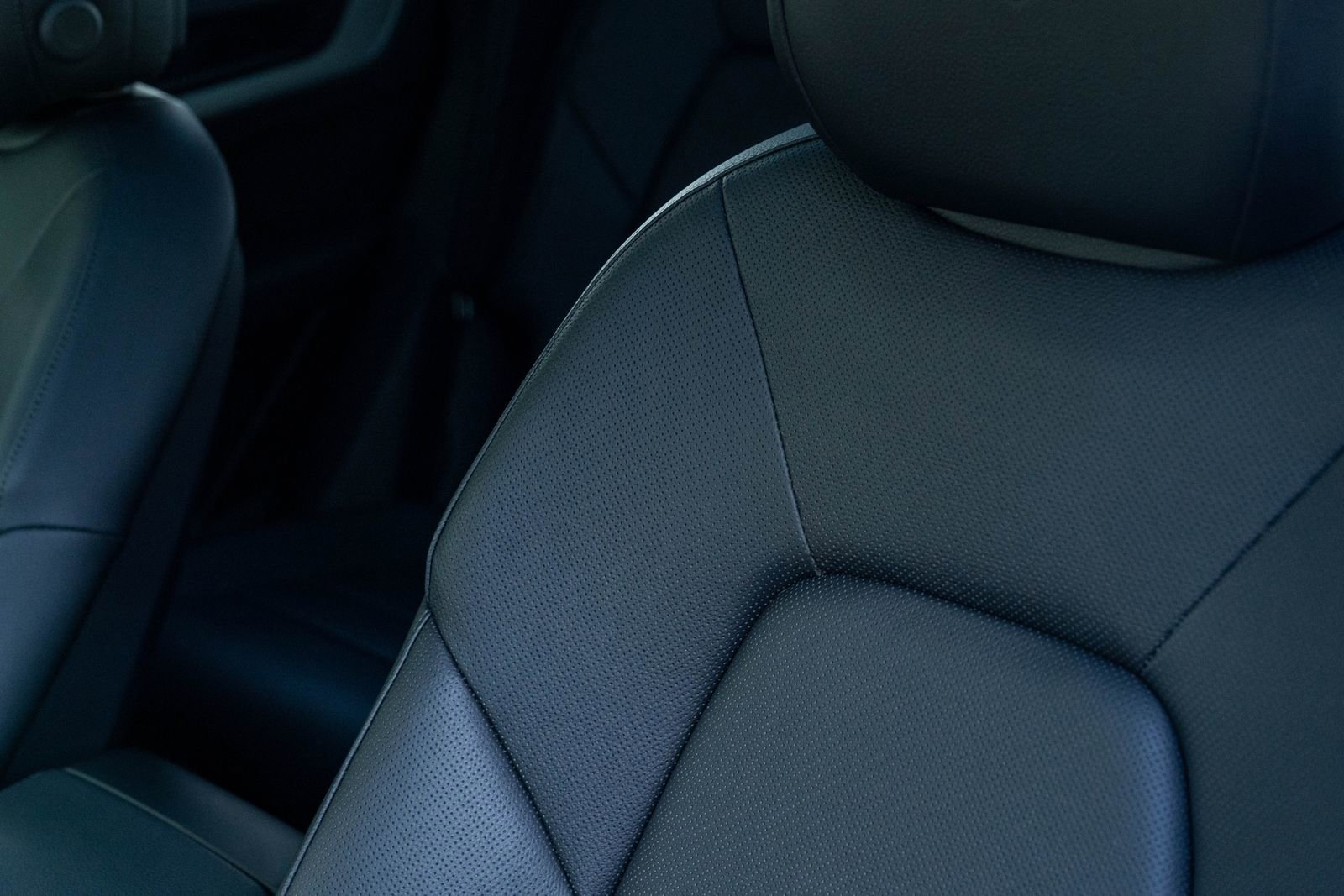 Certified 2025 Porsche Cayenne image 25