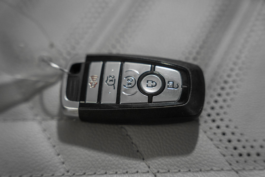 Used 2024 Ford Escape SE w/ PHEV Premium Package FWD image 38