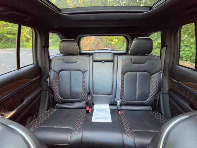Used 2025 Jeep Grand Cherokee Summit w/ Obsidian Package AWD/4WD image 24