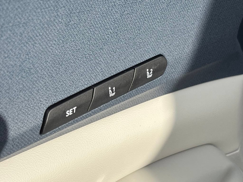 Certified 2025 Kia Carnival EX FWD image 20