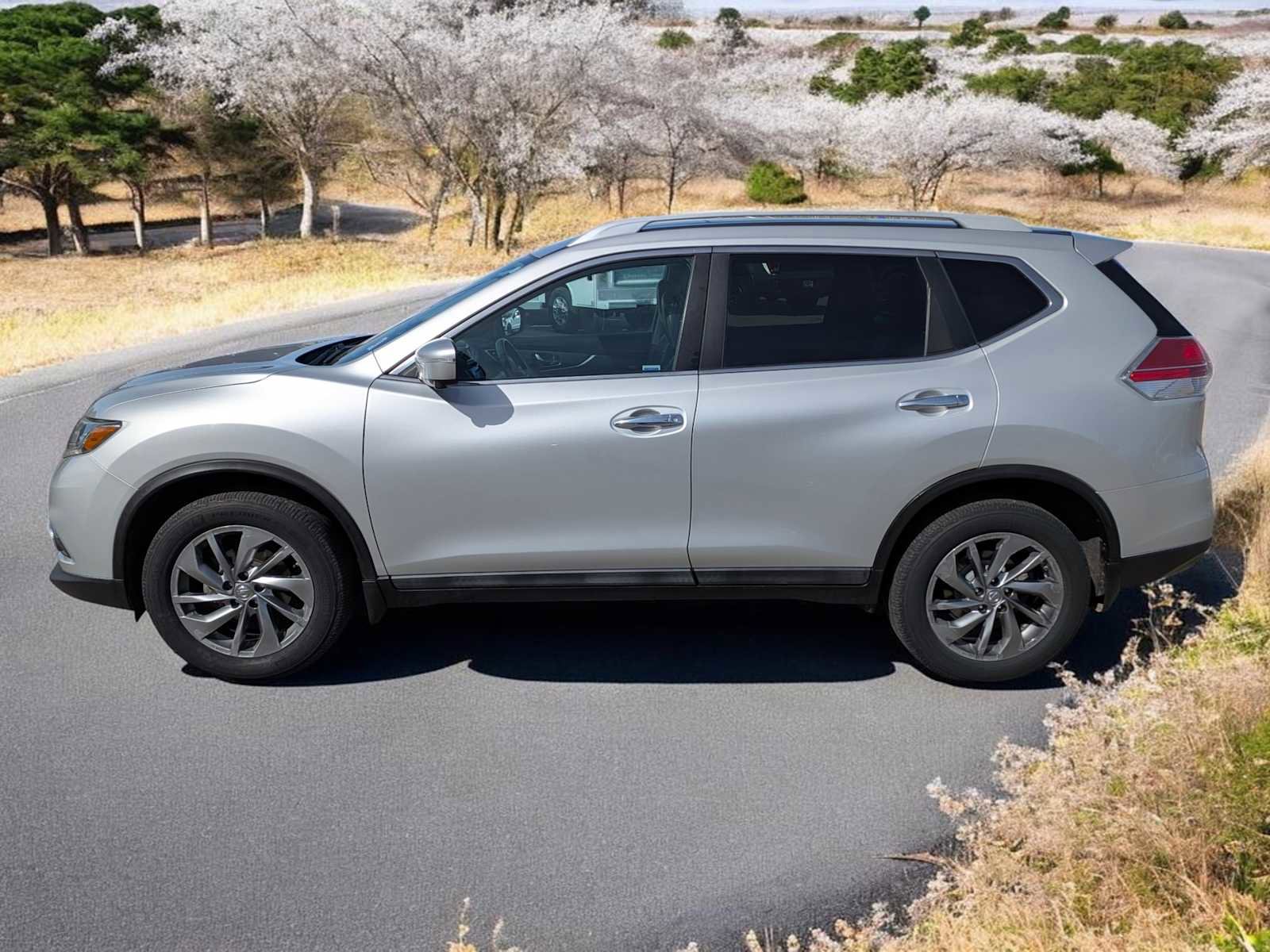 Used 2015 Nissan Rogue SL w/ SL Premium Package image 3