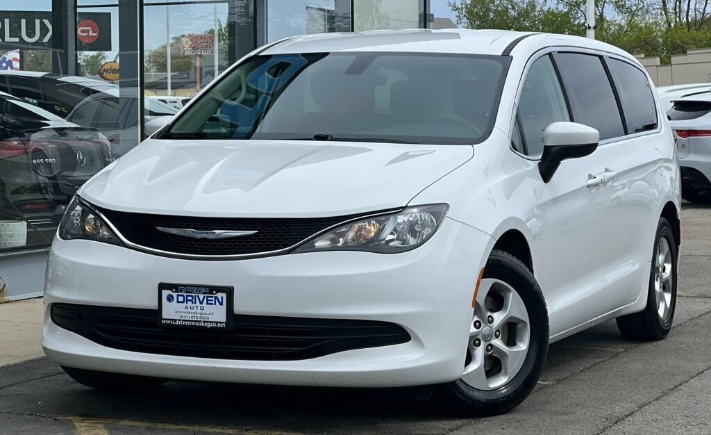 Used 2017 Chrysler Pacifica LX w/ Tire & Wheel Group FWD image 31