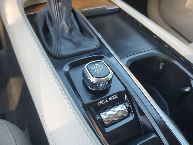 Used 2021 Volvo XC90 T6 Momentum w/ Climate Package AWD/4WD image 24