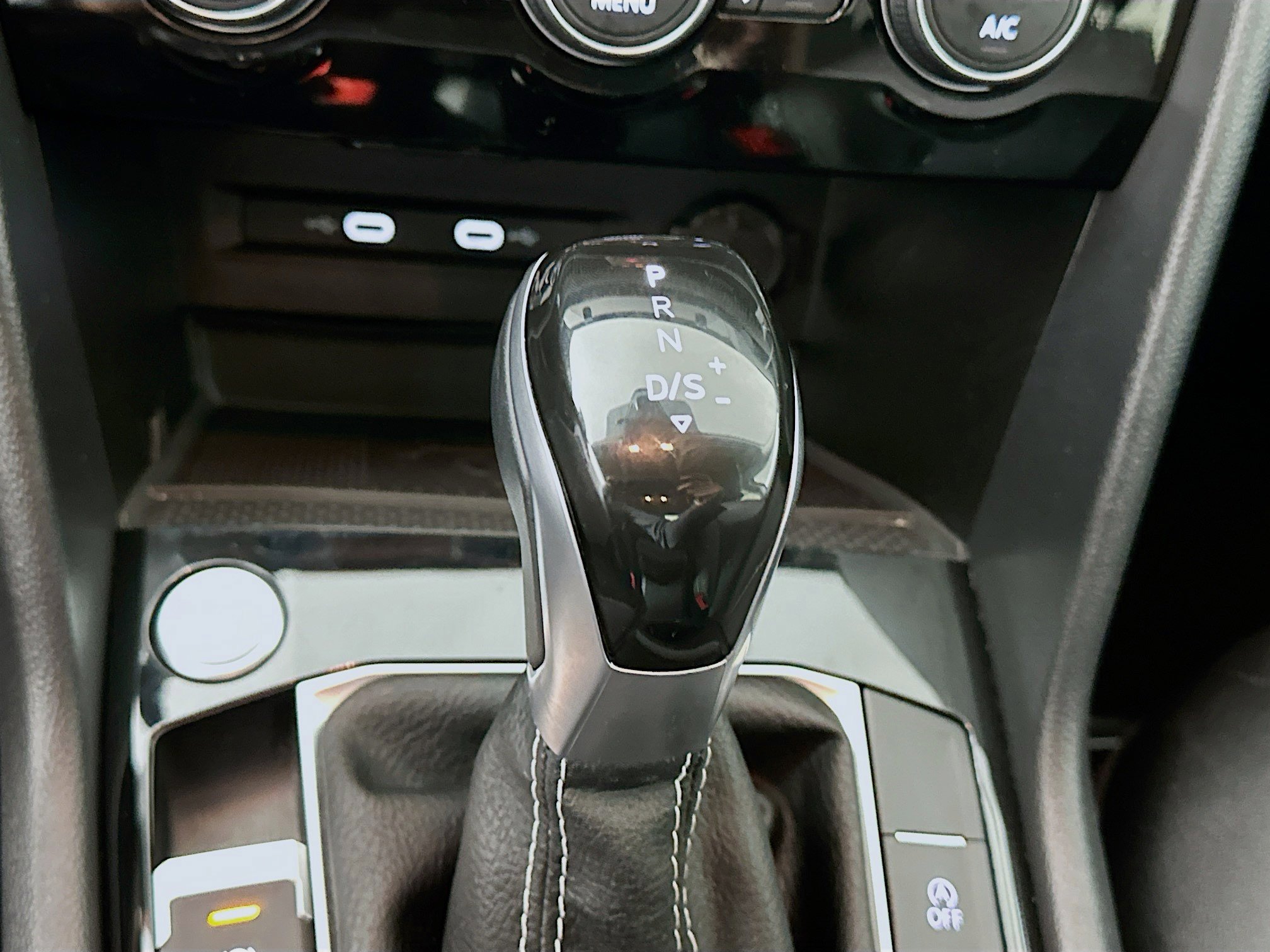 Used 2024 Volkswagen Taos SE image 25