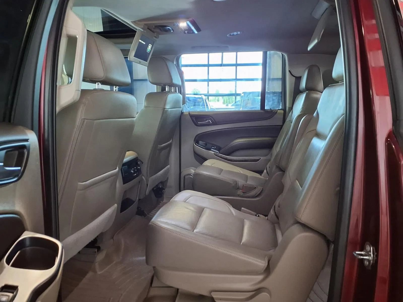 Used 2017 Chevrolet Suburban LT w/ LT Signature Package AWD/4WD image 17