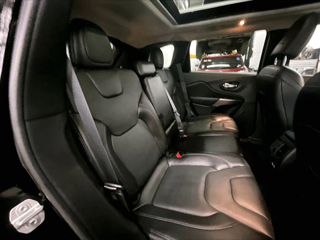 Used 2021 Jeep Cherokee Limited image 16