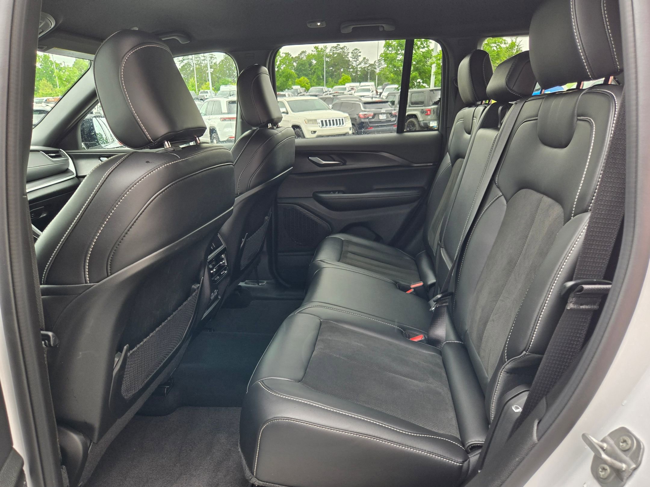 Used 2025 Jeep Grand Cherokee 4WD image 35