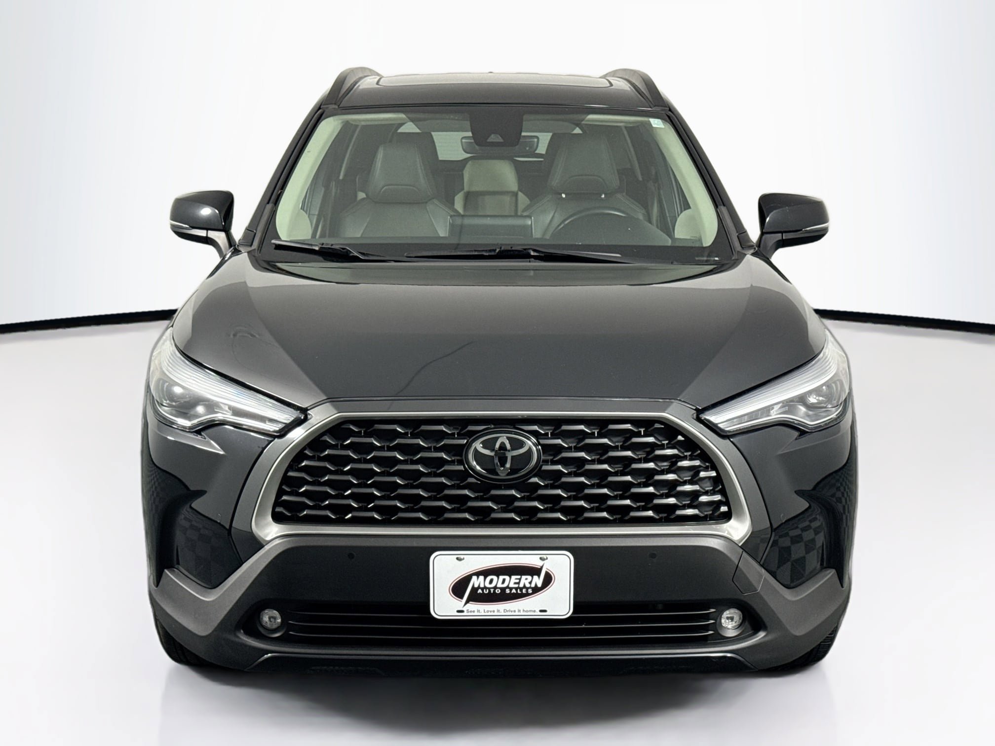 Used 2022 Toyota Corolla Cross XLE w/ Convenience Package AWD/4WD image 4
