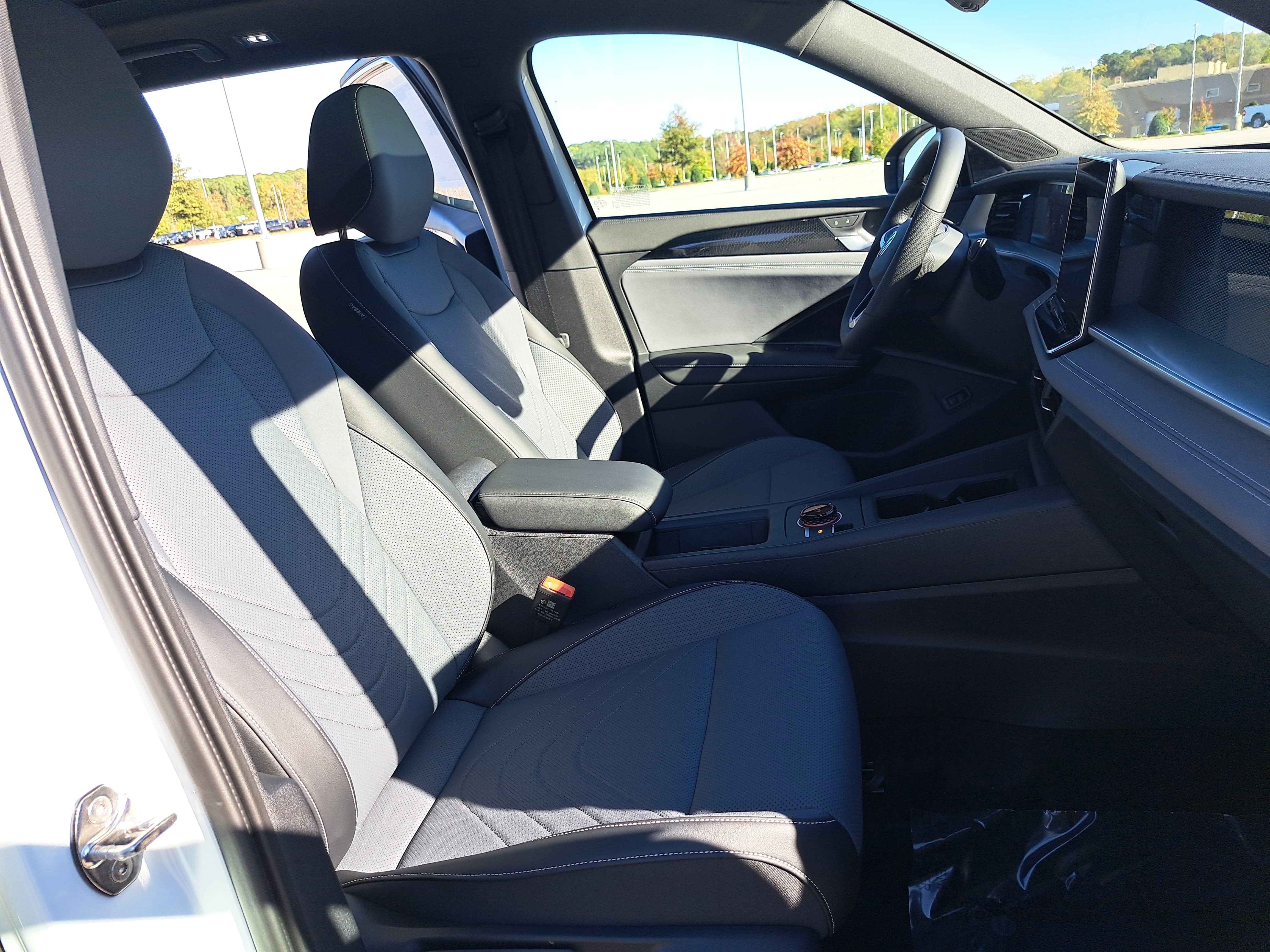 New 2026 Volkswagen Tiguan SE R-Line FWD image 10