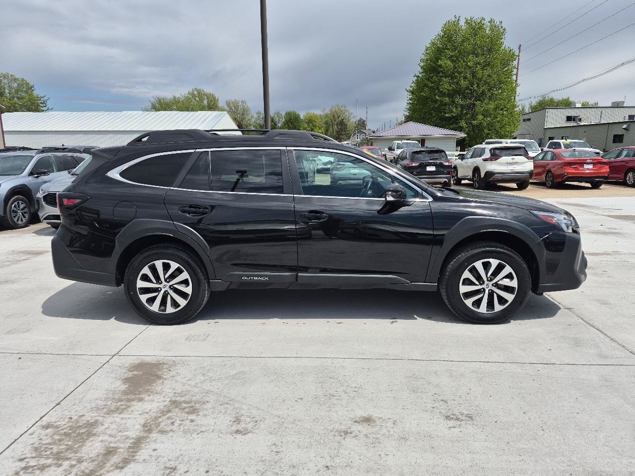 Used 2023 Subaru Outback Premium AWD/4WD image 5