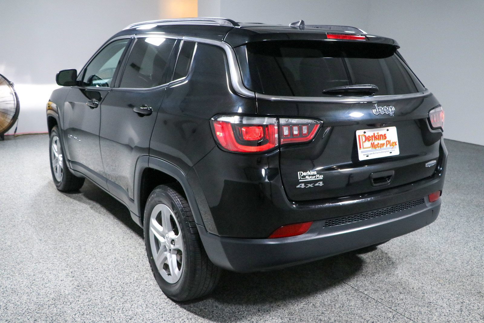 Used 2024 Jeep Compass Latitude AWD/4WD image 9