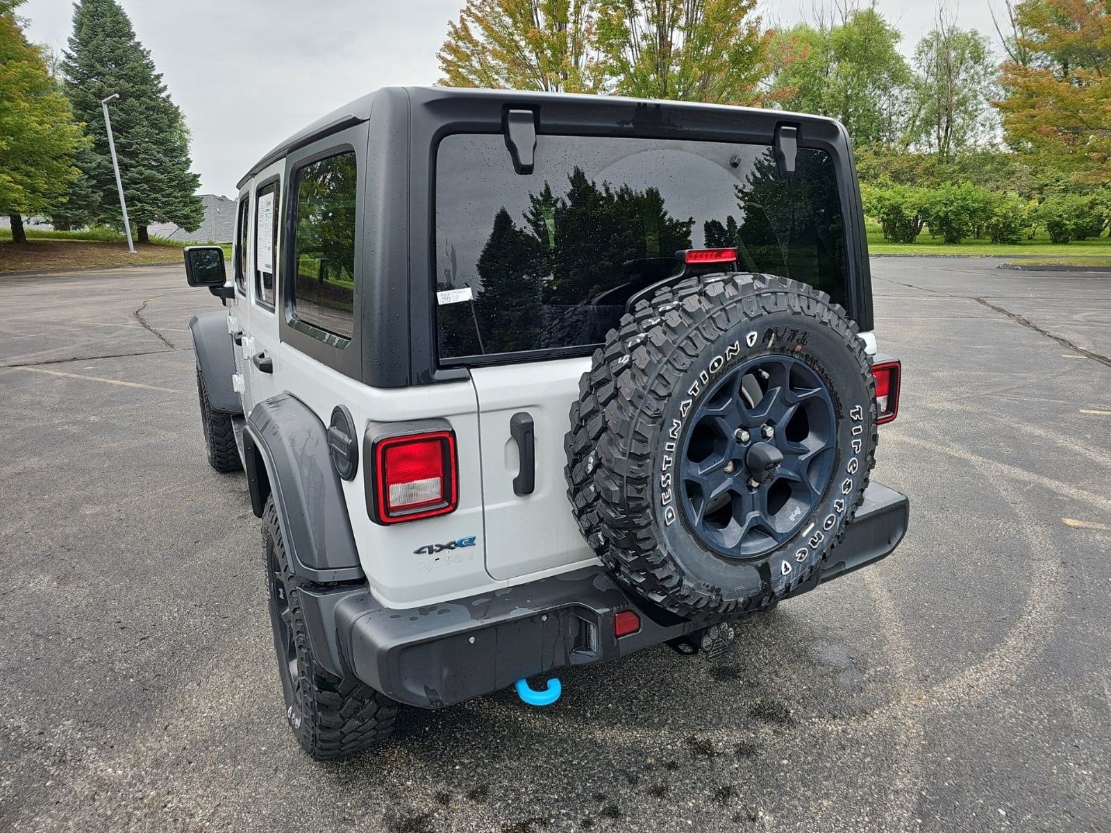 Used 2023 Jeep Wrangler Unlimited w/ Cold Weather Group AWD/4WD image 3
