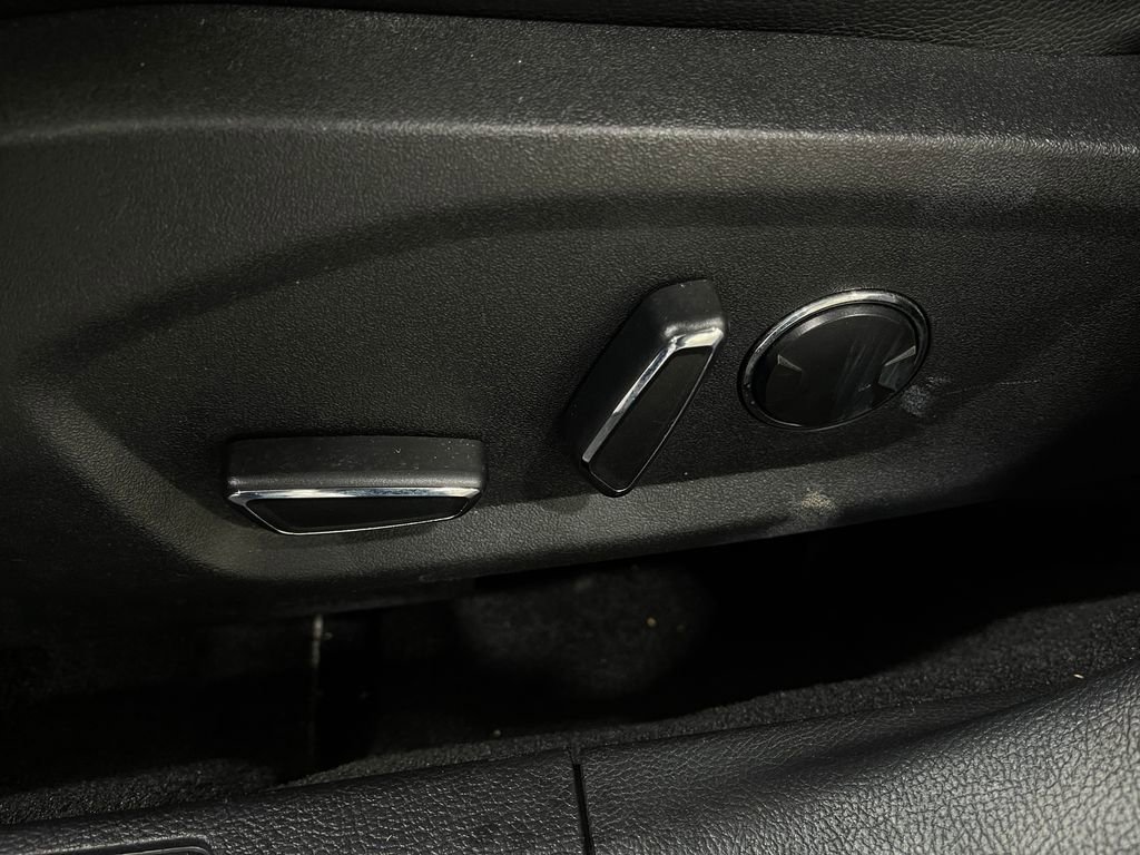 Used 2017 Ford Fusion SE w/ Fusion SE Technology Package image 15