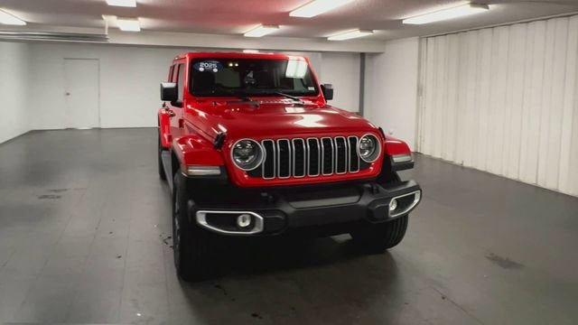 Used 2025 Jeep Wrangler Unlimited Sahara w/ Safety Group AWD/4WD image 3