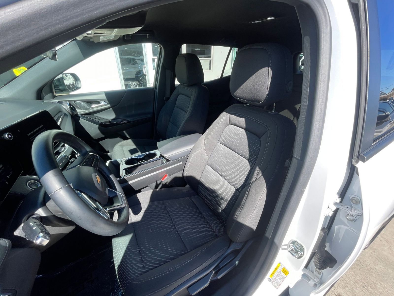 Used 2025 Chevrolet Equinox LT image 36